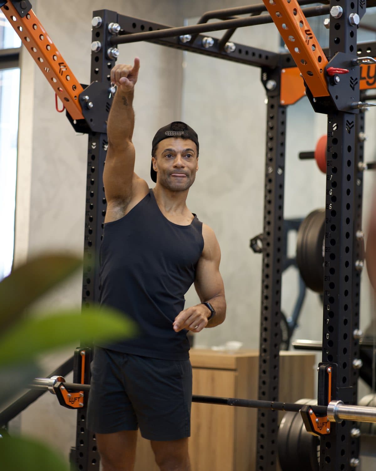 Kemo Marriott coaching at a pull-up workshop in Bangkok